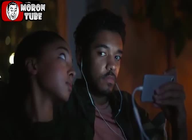 Video :When Samsung uses its iPhone to mock Apple